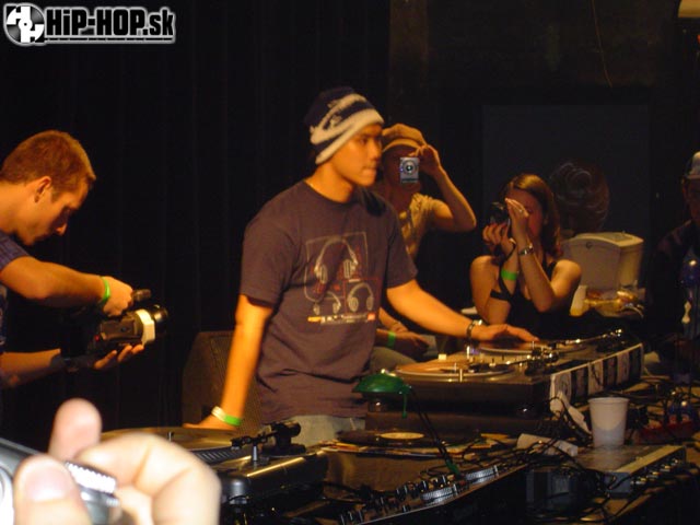 DJ Beware exhibicia