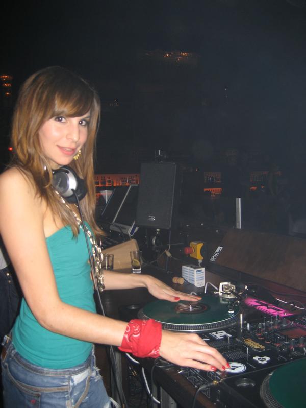 DJane ACEE in the mix